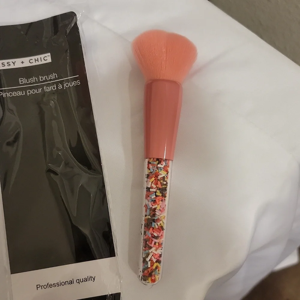 Blush Brush - Picture 2 of 5